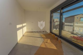 Apartma z dvigalom ob plaži v mirnem delu Medulina!
