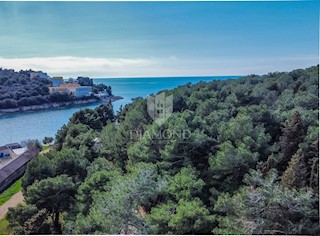 Pula, atraktivno zemljišče z dovoljenjem, blizu plaže