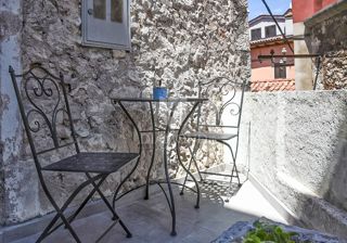 Dvosobno stanovanje s teraso v središču Rovinja