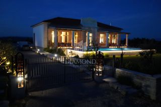 Poreč, Okolica, Edinstvena Vila z Bazenom