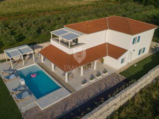 Barban, luksuzna vila z bazenom na lepi lokaciji