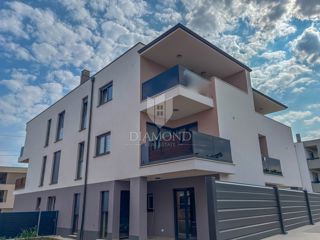 Istra, Umag, stanovanje s 3 spalnicami in 2 balkonoma!