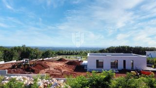 Poreč, okolica – Prostorno zemljišče s panoramskim razgledom