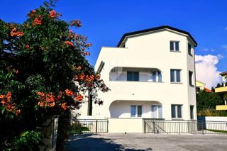 Hiša Bogovići, Malinska-Dubašnica, 450m2