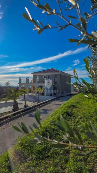 Buje, izjemna hiša s pogledom na morje!