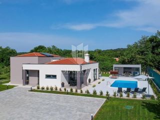 Labin, moderna počitniška vila z ogrevanim bazenom