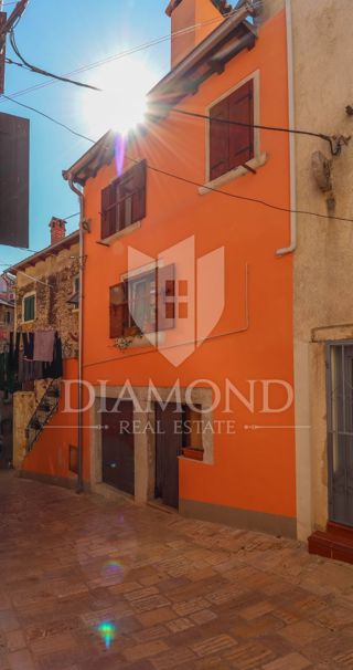 Rovinj, lepa vrstna hiša v starem mestnem jedru