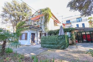 Rovinj, prostorna hiša le 100m od morja
