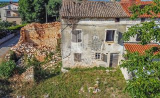 Pula, okolica, stara istrska hiša z zemljiščem
