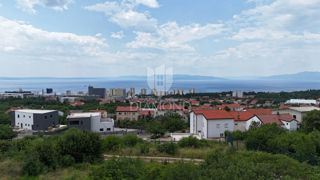 Trsat, gradbena parcela s pridobljenim gradbenim dovoljenjem, pogled na morje
