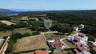 Barban, hiša s pomožnim objektom in bazenom