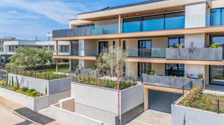 Novigrad, moderno stanovanje 95 m2 s 3 spalnicami in teraso!