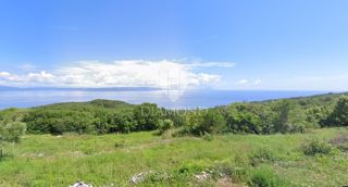 GRADBENO ZEMLJIŠČE S PANORAMSKIM NEOVIRANIM POGLEDOM NA MORJE
