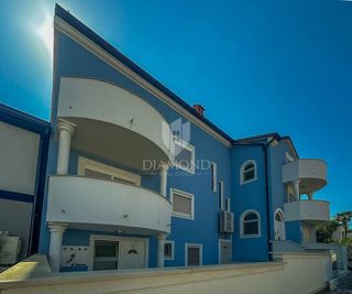 Novigrad, okolica, hiša s 6 apartmaji 350m od morja