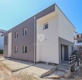 Rovinj! Trije apartmaji v novogradnji z bazenom!