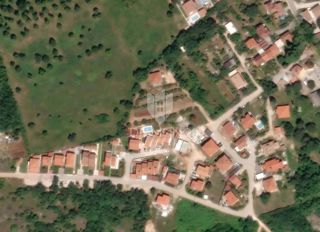 Buje, Kaštel, nova polpritlična hiša s 3 spalnicami