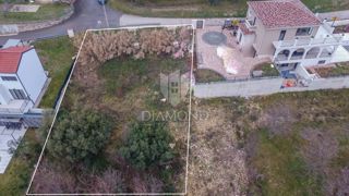 Buje, gradbeno zemljišče s panoramskim razgledom!