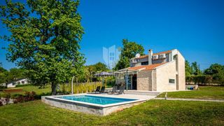 Osrednja Istra, odlična hiša v bližini sv. Petra z bazenom