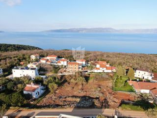 Privlačno gradbeno zemljišče s pogledom na morje