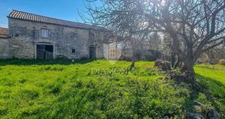 Samostojna kamnita hiša v okolici Svetvinčenta