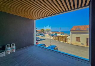 Umag, center! Apartma s pogledom na morje, 2. vrsta do morja!