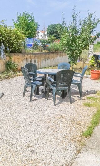 Odlično dvosobno stanovanje z vrtom blizu Rovinja.