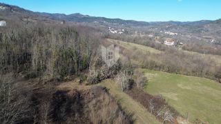 Pićan, okolica, zazidljivo zemljišče na mirni lokaciji