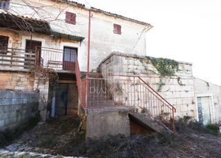 Višnjan, Okolica – Kamnata istrska hiša