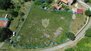 GRADBENO ZEMLJIŠČE S PROJEKTOM IN DOVOLJENJEM