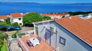 Hiša z dvema apartmajema, panoramski pogled na morje