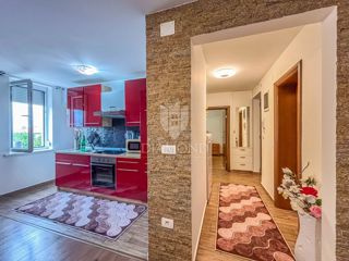 Umag, Stanovanje v centru Umaga z 2 balkona!