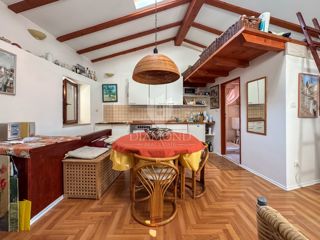 Dvonadstropno stanovanje z razgledom na morje