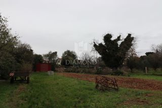 EDINSTVENA PRILOŽNOST, zazidljivo zemljišče v središču Vodnjana!