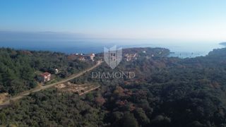 Zemljišče Rabac, Labin, 619m2