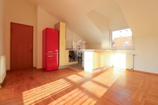 Zagreb, Trešnjevka! Trisobno stanovanje z balkonom!