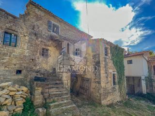 Okolica Buzeta, istrska hiša za obnovo z zemljiščem v bližini