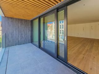 Umag, center! Moderno stanovanje 2. red do morja! Novogradnja!