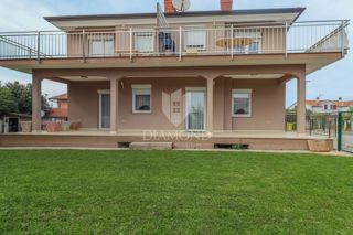 Apartma v pritličju s 3 spalnicami in vrtom v bližini Umaga