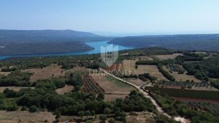 Barban, okolica, zazidljiva parcela blizu morja