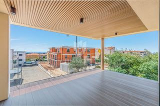 Novigrad, Moderno stanovanje s 3 spalnicami in teraso!