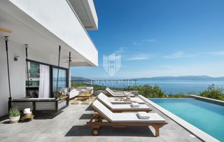 EDINSTVENA VILLA S PANORAMSKIM POGLEDOM NA MORJE