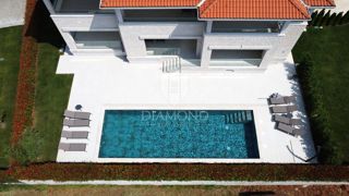 Poreč – okolica: Moderna vila z razgledom na morje