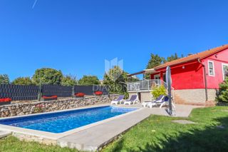 Rovinj, okolica, čudovita hiša z bazenom!