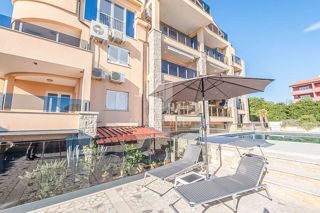 Stanovanje v Medulinu, oaza s teraso in bazenom, 200 m od morja