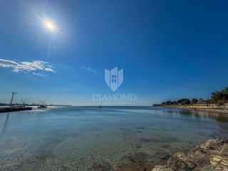 Ekskluzivno! Novigrad, stanovanje v pritličju 100 m od plaže!