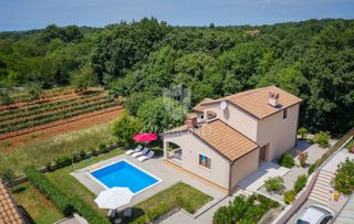 Poreč, okolica, vila z bazenom, obdana z zelenjem