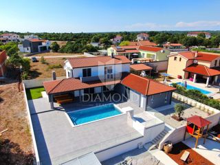 Svetvinčenat, nova Vila z bazenom
