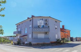 Pula, hiša s štirimi apartmaji na mirni lokaciji