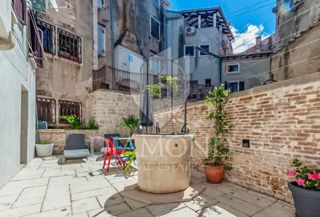Rovinj, vrhunska nepremičnina s teraso v starem mestnem jedru