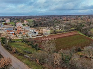 Svetvinčenat, okolica, zemljišče na robu naselja